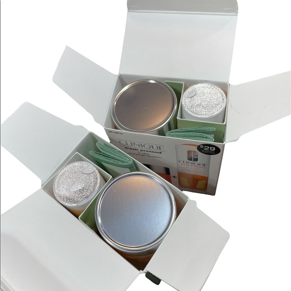 ✨CLINIQUE✨ - Picture 3 of 3